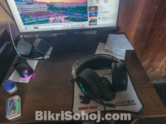 আকর্ষণীয় কম্পিউটার টেবিল (ফ্রেশ কন্ডিশন) - আর্জেন্ট সেল